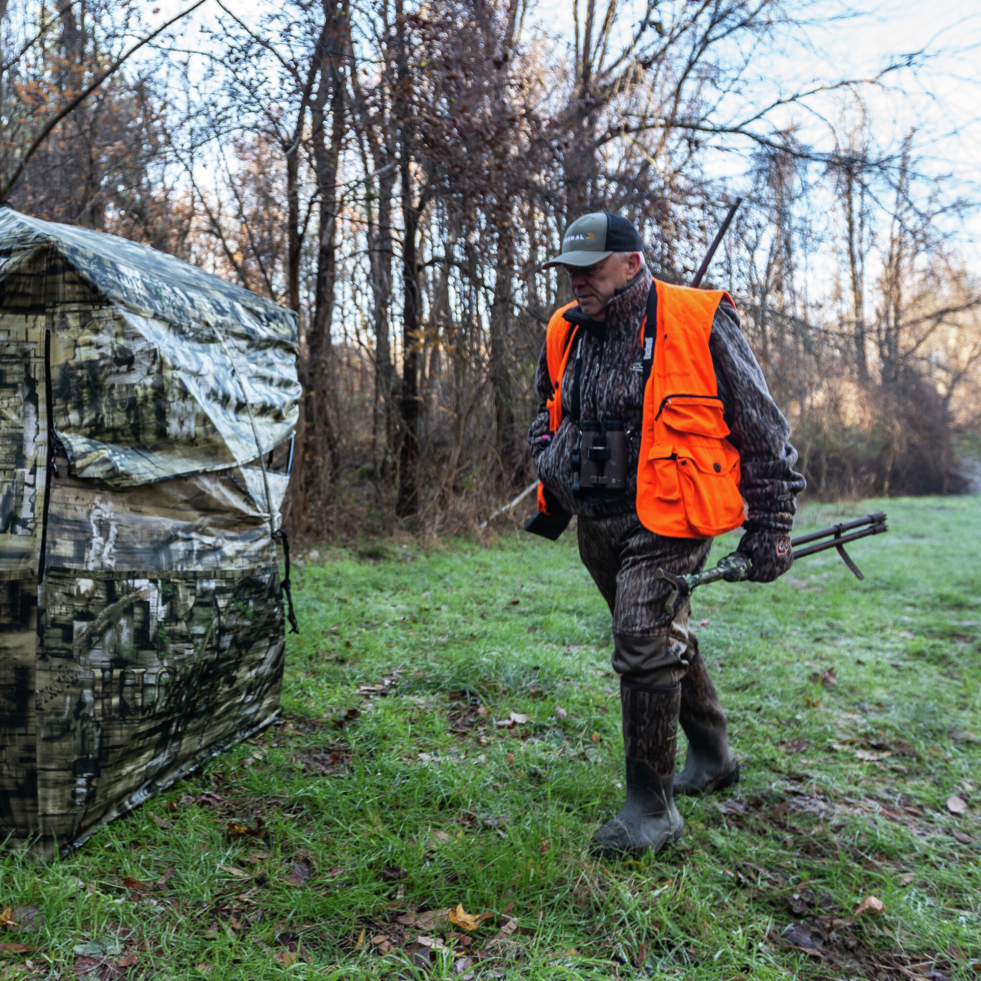 One Size Fits Most 3 Oaks Deer Hunting Blaze Orange Vest 